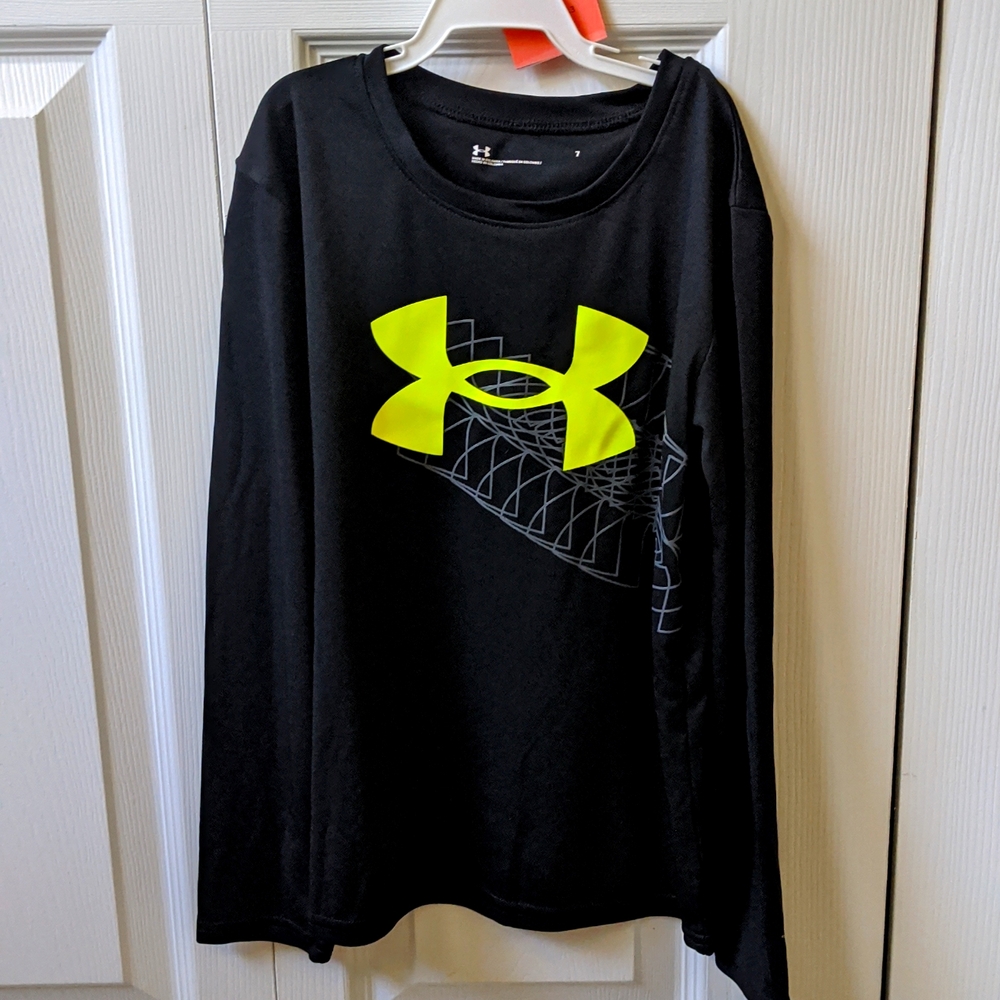 NWT Under Armour boys size 7 long sleeve shirt